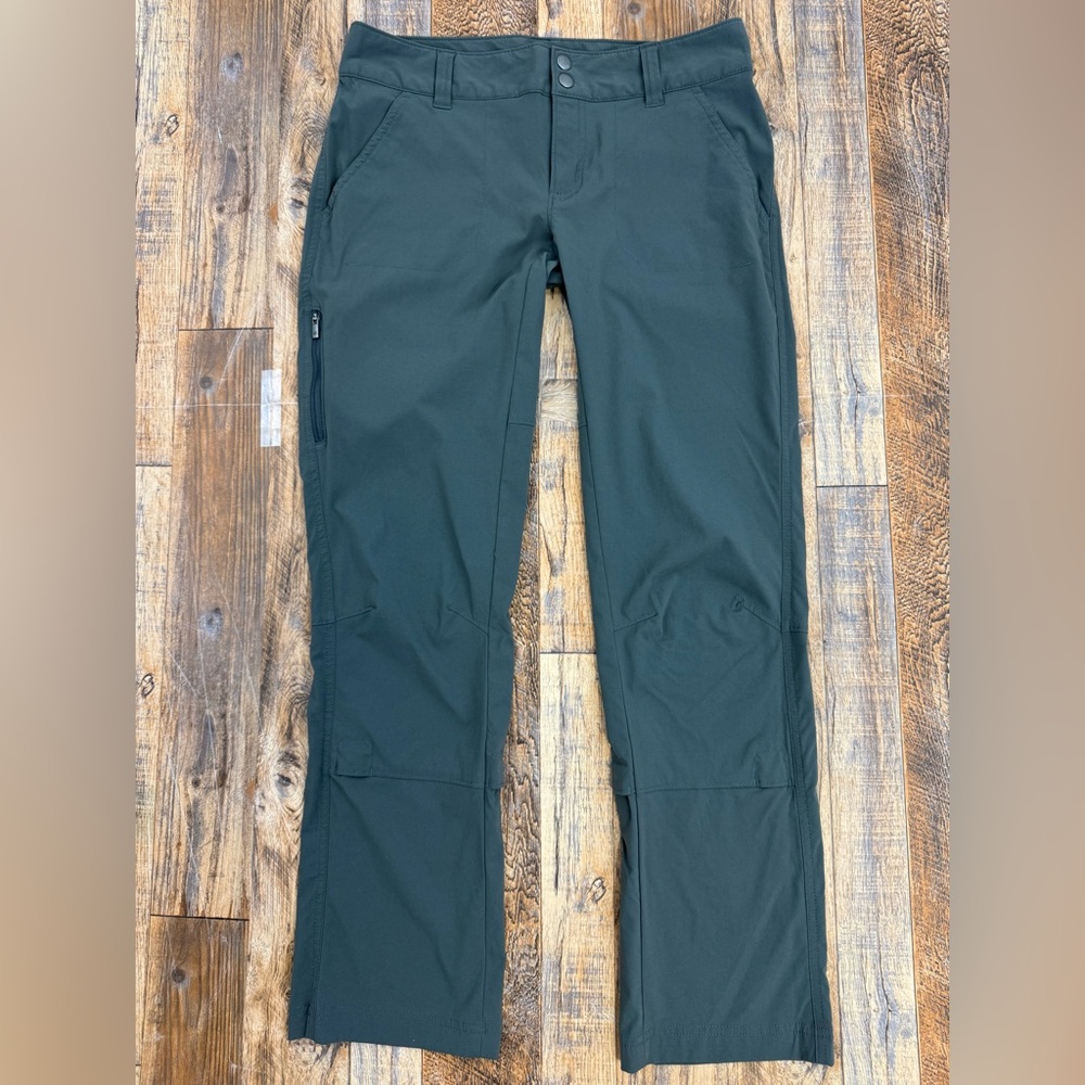 Columbia Women's Omni-Shield Roll Tab, Lightweight Hiking Pants, Size 6 Short